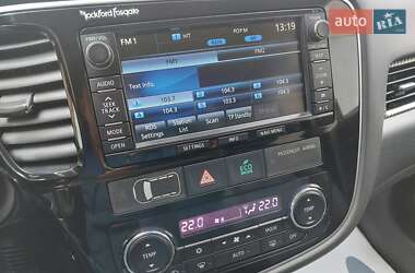 Позашляховик / Кросовер Mitsubishi Outlander 2013 в  фото 35 Позашляховик / Кросовер Mitsubishi Outlander 2013 в