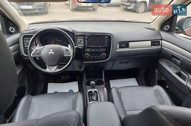 Позашляховик / Кросовер Mitsubishi Outlander 2013 в  фото 53 Позашляховик / Кросовер Mitsubishi Outlander 2013 в