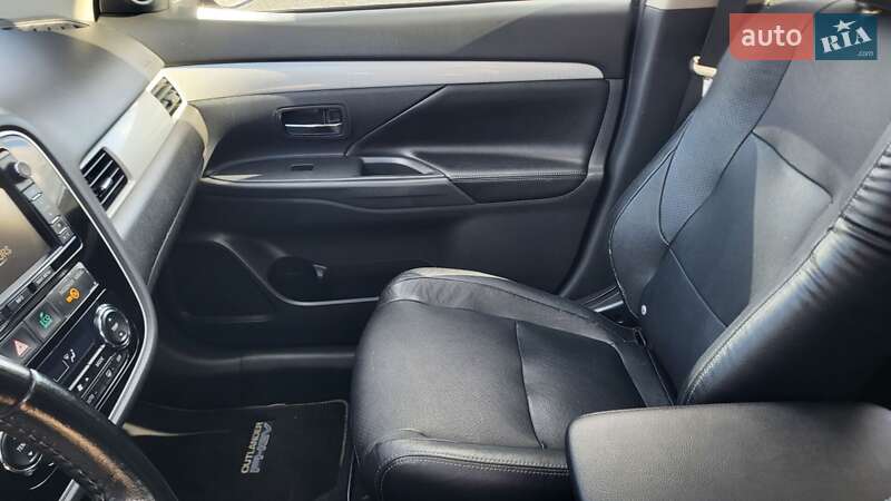 Внедорожник / Кроссовер Mitsubishi Outlander 2014 в Калуше