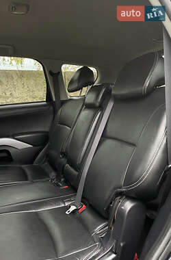 Внедорожник / Кроссовер Mitsubishi Outlander 2010 в 