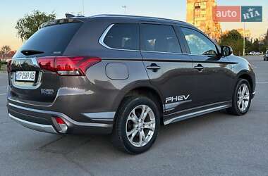Позашляховик / Кросовер Mitsubishi Outlander 2018 в 