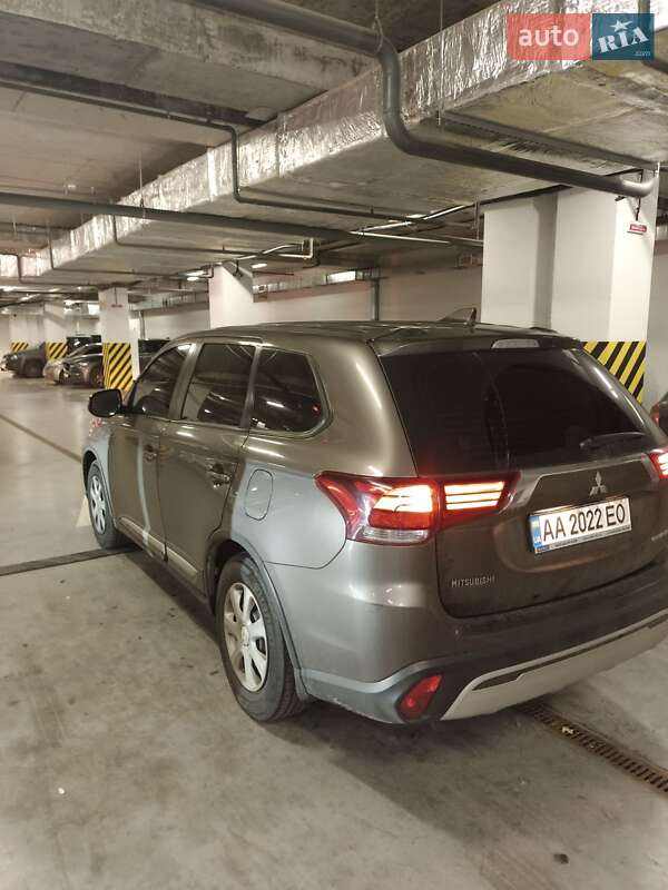 Внедорожник / Кроссовер Mitsubishi Outlander 2018 в Киеве фото 4 Внедорожник / Кроссовер Mitsubishi Outlander 2018 в Киеве