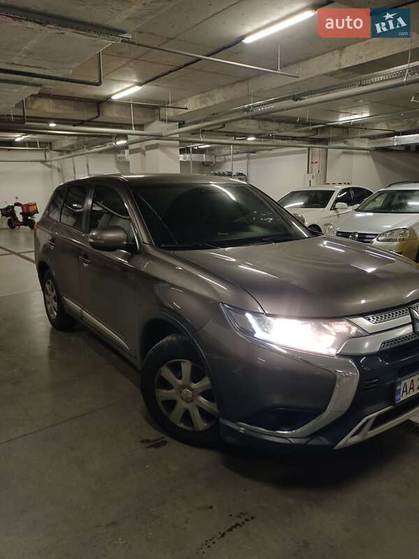 Внедорожник / Кроссовер Mitsubishi Outlander 2018 в Киеве фото 7 Внедорожник / Кроссовер Mitsubishi Outlander 2018 в Киеве