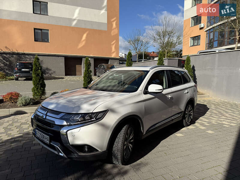 Внедорожник / Кроссовер Mitsubishi Outlander 2021 в Ивано-Франковске