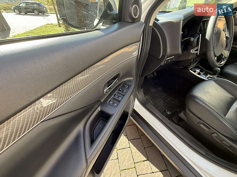 Внедорожник / Кроссовер Mitsubishi Outlander 2021 в Ивано-Франковске