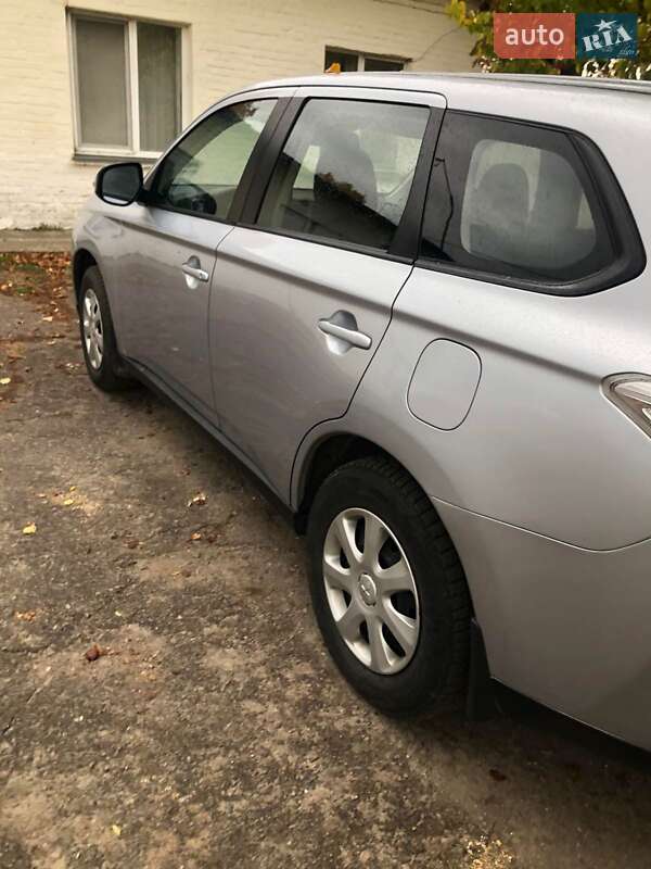 Внедорожник / Кроссовер Mitsubishi Outlander 2013 в Переяславе