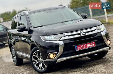 Позашляховик / Кросовер Mitsubishi Outlander 2016 в  фото 9 Позашляховик / Кросовер Mitsubishi Outlander 2016 в