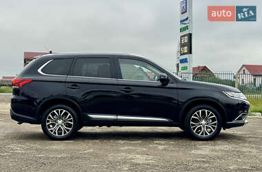Позашляховик / Кросовер Mitsubishi Outlander 2016 в  фото 15 Позашляховик / Кросовер Mitsubishi Outlander 2016 в