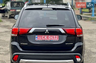 Позашляховик / Кросовер Mitsubishi Outlander 2016 в  фото 20 Позашляховик / Кросовер Mitsubishi Outlander 2016 в