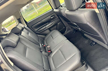 Позашляховик / Кросовер Mitsubishi Outlander 2016 в  фото 59 Позашляховик / Кросовер Mitsubishi Outlander 2016 в