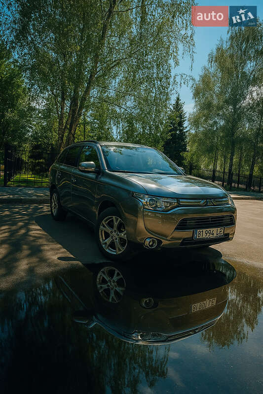 Mitsubishi Outlander 2013