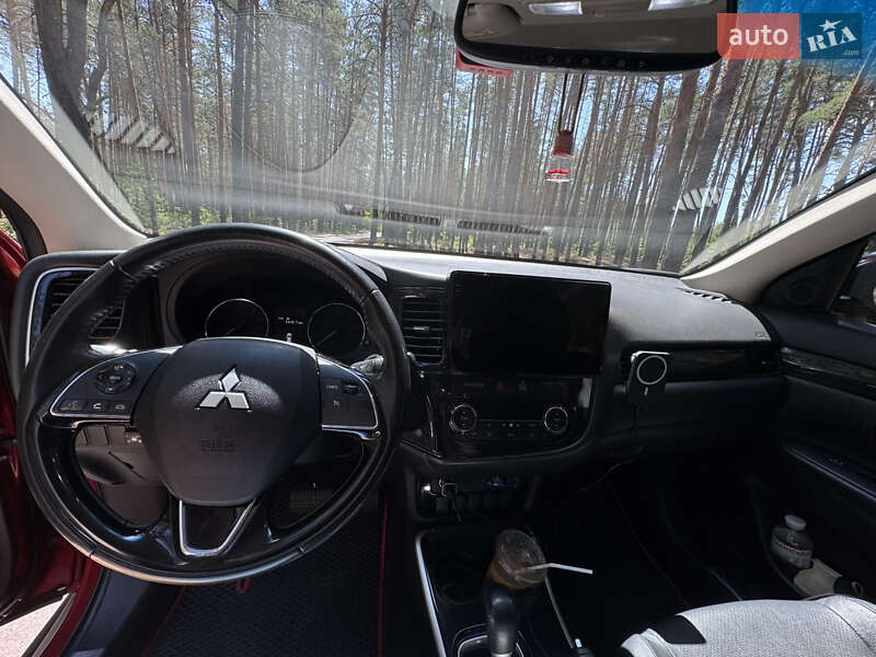 Позашляховик / Кросовер Mitsubishi Outlander 2017 в Полтаві фото 28 Позашляховик / Кросовер Mitsubishi Outlander 2017 в Полтаві