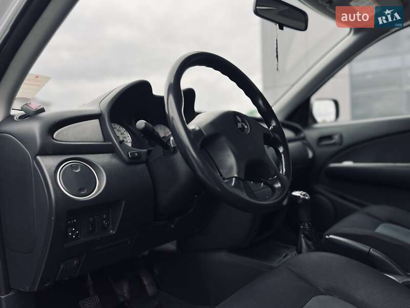 Позашляховик / Кросовер Mitsubishi Outlander 2006 в Чернівцях фото 30 Позашляховик / Кросовер Mitsubishi Outlander 2006 в Чернівцях