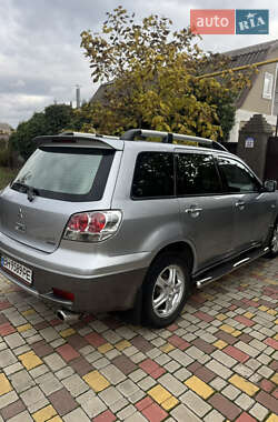 Внедорожник / Кроссовер Mitsubishi Outlander 2003 в  фото 5 Внедорожник / Кроссовер Mitsubishi Outlander 2003 в