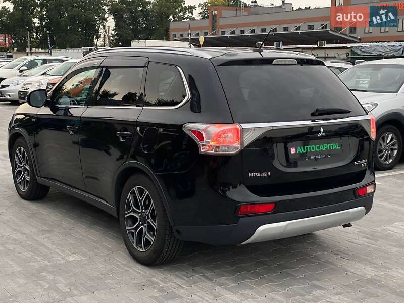 Внедорожник / Кроссовер Mitsubishi Outlander 2015 в Киеве