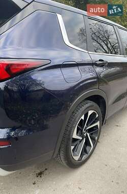 Позашляховик / Кросовер Mitsubishi Outlander 2021 в  фото 11 Позашляховик / Кросовер Mitsubishi Outlander 2021 в