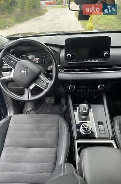 Позашляховик / Кросовер Mitsubishi Outlander 2021 в  фото 15 Позашляховик / Кросовер Mitsubishi Outlander 2021 в