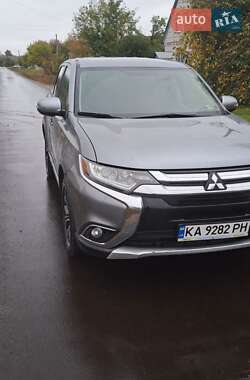 Позашляховик / Кросовер Mitsubishi Outlander 2016 в Березані
