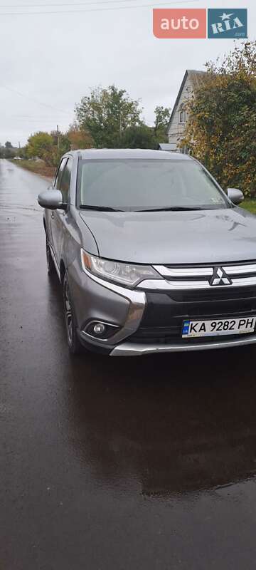 Mitsubishi Outlander 2016