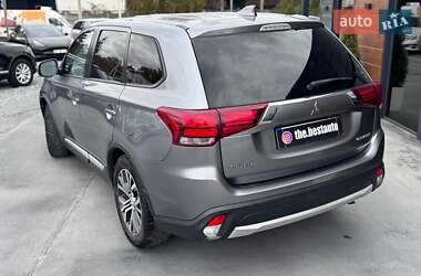 Позашляховик / Кросовер Mitsubishi Outlander 2018 в  фото 10 Позашляховик / Кросовер Mitsubishi Outlander 2018 в