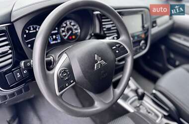 Позашляховик / Кросовер Mitsubishi Outlander 2018 в  фото 15 Позашляховик / Кросовер Mitsubishi Outlander 2018 в