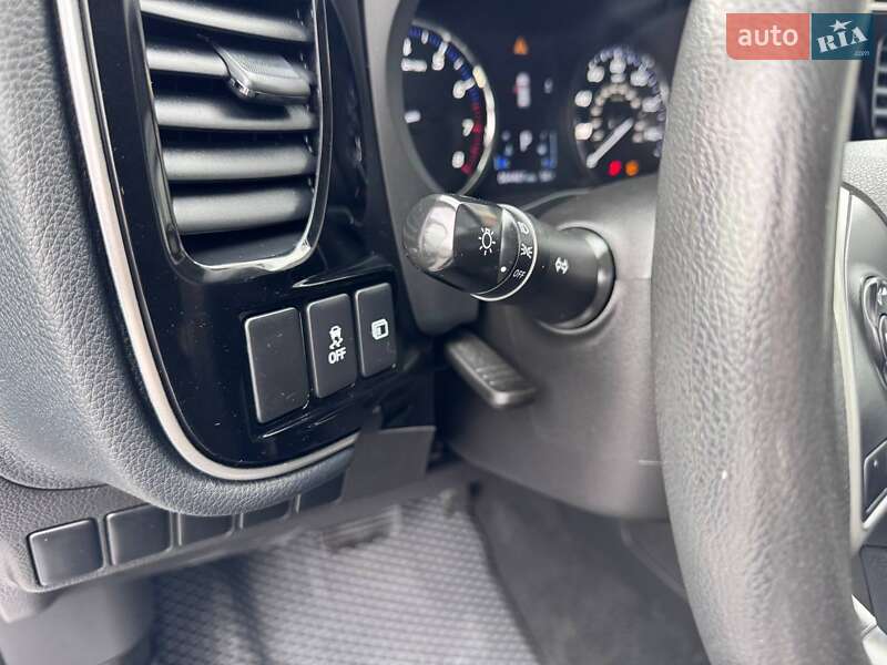 Внедорожник / Кроссовер Mitsubishi Outlander 2018 в Ровно фото 18 Внедорожник / Кроссовер Mitsubishi Outlander 2018 в Ровно