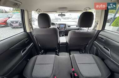 Позашляховик / Кросовер Mitsubishi Outlander 2018 в  фото 30 Позашляховик / Кросовер Mitsubishi Outlander 2018 в
