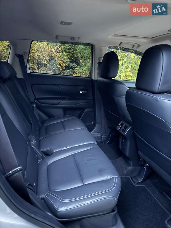 Позашляховик / Кросовер Mitsubishi Outlander 2018 в Києві