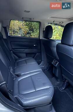 Внедорожник / Кроссовер Mitsubishi Outlander 2018 в 