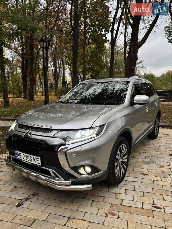Позашляховик / Кросовер Mitsubishi Outlander 2018 в Києві