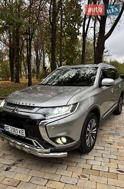 Внедорожник / Кроссовер Mitsubishi Outlander 2018 в 