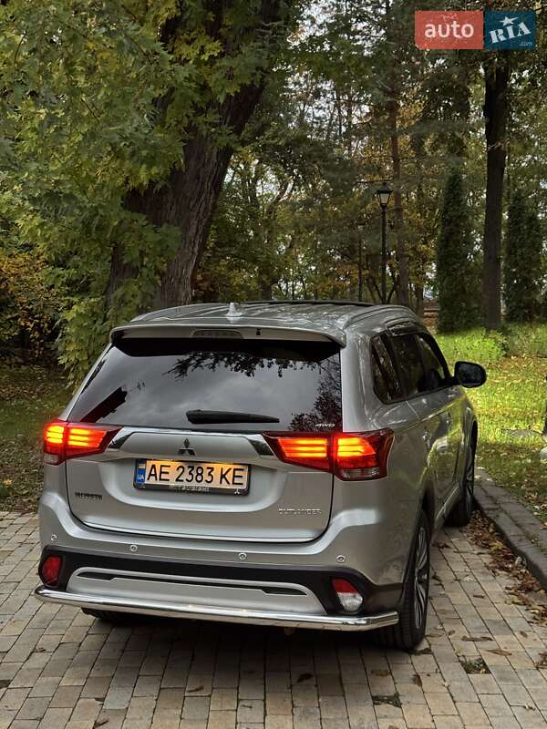 Позашляховик / Кросовер Mitsubishi Outlander 2018 в Києві
