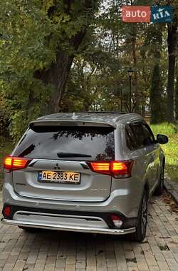 Внедорожник / Кроссовер Mitsubishi Outlander 2018 в 