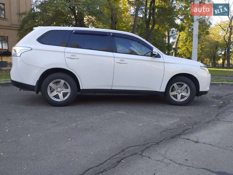 Внедорожник / Кроссовер Mitsubishi Outlander 2012 в Николаеве фото 14 Внедорожник / Кроссовер Mitsubishi Outlander 2012 в Николаеве
