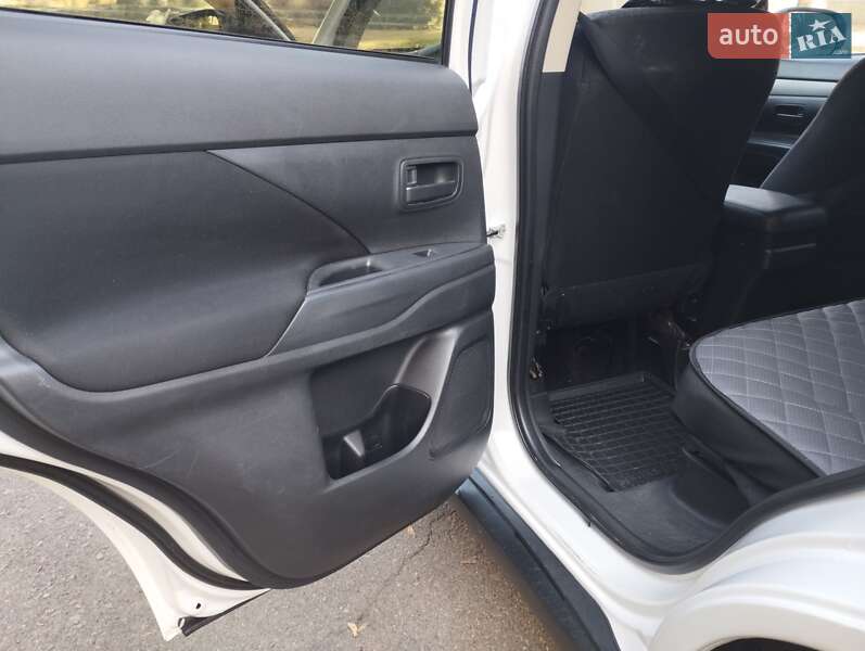 Внедорожник / Кроссовер Mitsubishi Outlander 2012 в Николаеве фото 29 Внедорожник / Кроссовер Mitsubishi Outlander 2012 в Николаеве
