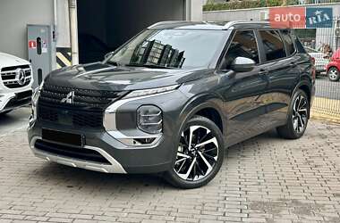 Внедорожник / Кроссовер Mitsubishi Outlander 2024 в 