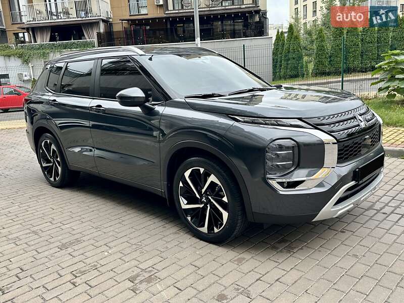 Позашляховик / Кросовер Mitsubishi Outlander 2024 в Києві
