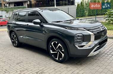 Внедорожник / Кроссовер Mitsubishi Outlander 2024 в 