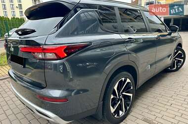Внедорожник / Кроссовер Mitsubishi Outlander 2024 в 