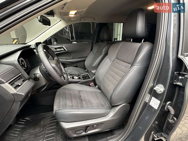 Позашляховик / Кросовер Mitsubishi Outlander 2024 в Києві