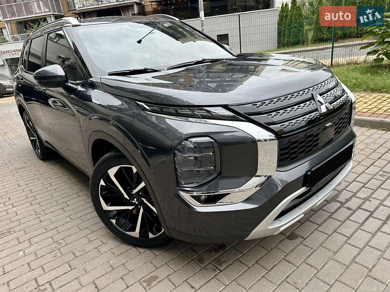 Позашляховик / Кросовер Mitsubishi Outlander 2024 в Києві