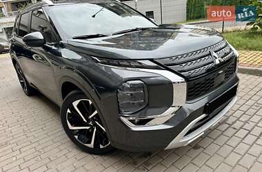 Внедорожник / Кроссовер Mitsubishi Outlander 2024 в 