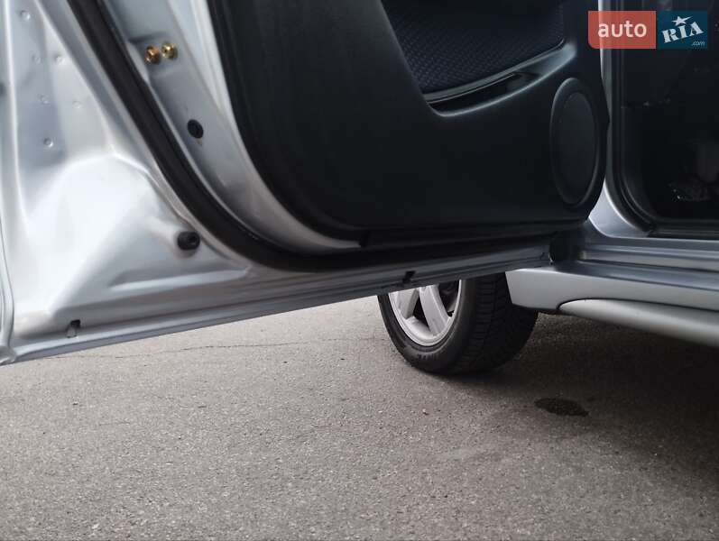 Позашляховик / Кросовер Mitsubishi Outlander 2006 в Харкові