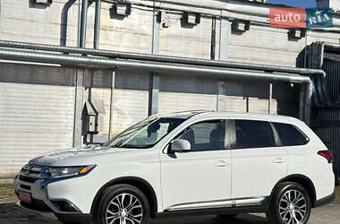 Внедорожник / Кроссовер Mitsubishi Outlander 2016 в 