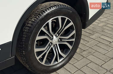 Внедорожник / Кроссовер Mitsubishi Outlander 2016 в 