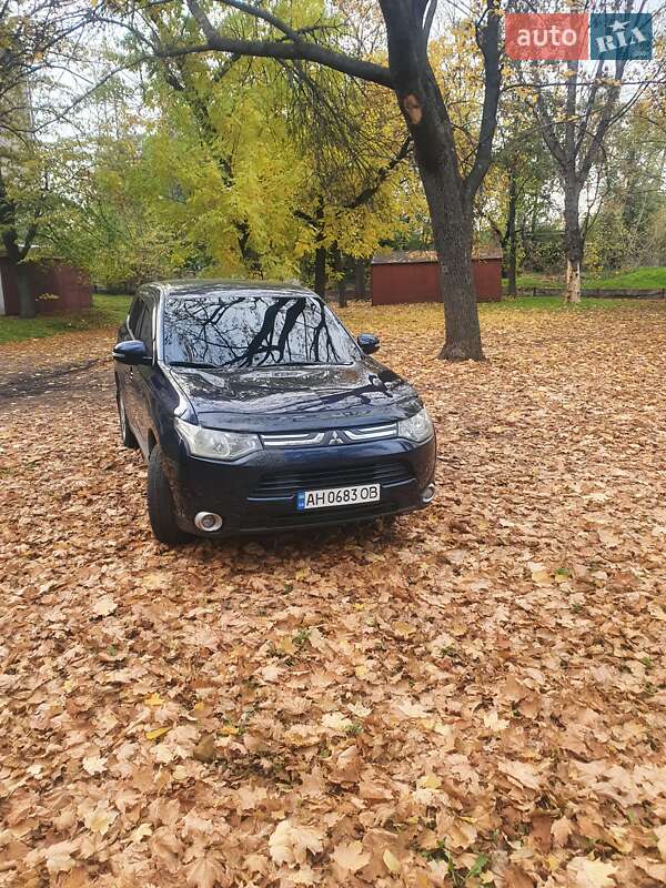 Внедорожник / Кроссовер Mitsubishi Outlander 2013 в Кривом Роге