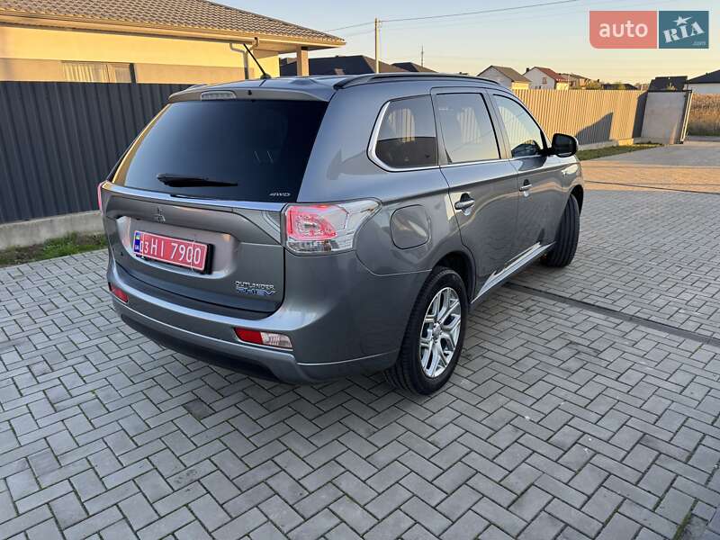 Позашляховик / Кросовер Mitsubishi Outlander 2014 в Луцьку