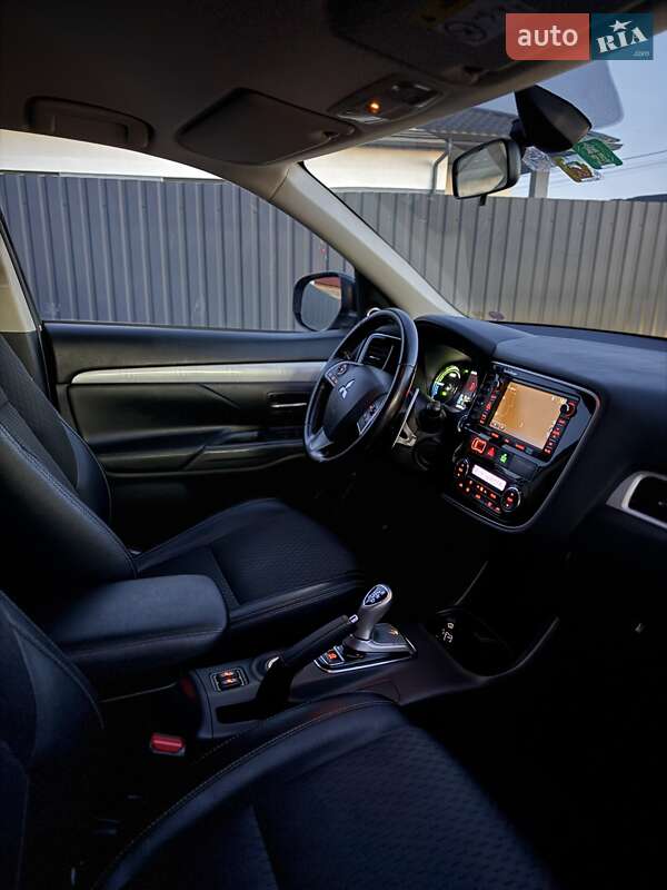 Позашляховик / Кросовер Mitsubishi Outlander 2014 в Луцьку