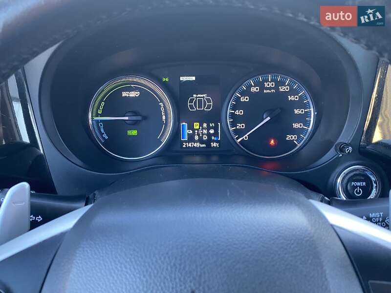 Позашляховик / Кросовер Mitsubishi Outlander 2014 в Луцьку