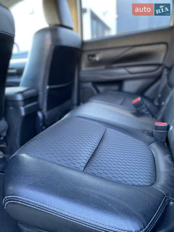 Позашляховик / Кросовер Mitsubishi Outlander 2014 в Луцьку